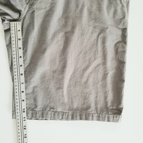 Oakley Men's Gray Flat Front Chino Shorts, size 38 - Picture 7 of 8